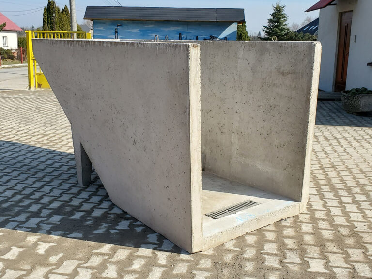 schody betonowe do piwniczki ogrodowej