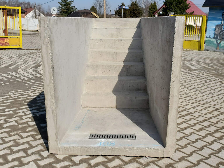 schody betonowe do piwniczki ogrodowej